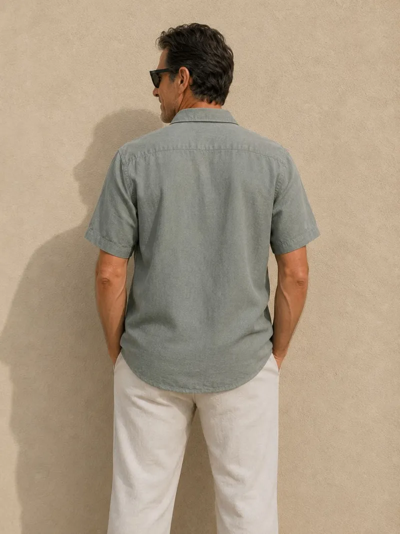 Chemise en lin homme gris vert à manches courtes Bonnieux vue de dos
