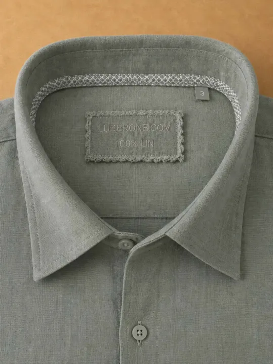 Col et étiquette d'une chemise en lin homme gris vert Bonnieux