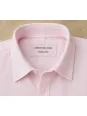 Col et étiquette d'une chemise en lin homme rose pâle Bonnieux
