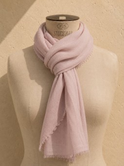 Pink 100% linen scarf on mannequin