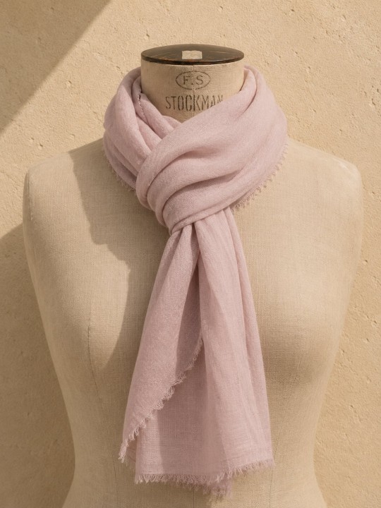 Pink 100% linen scarf on mannequin