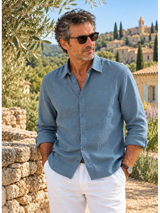Chemise en lin homme gris manches longues portée dans le Luberon