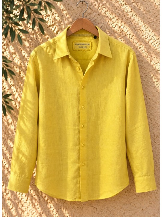 Chemise en lin homme jaune manches longues sur cintre en bois – Luberone
